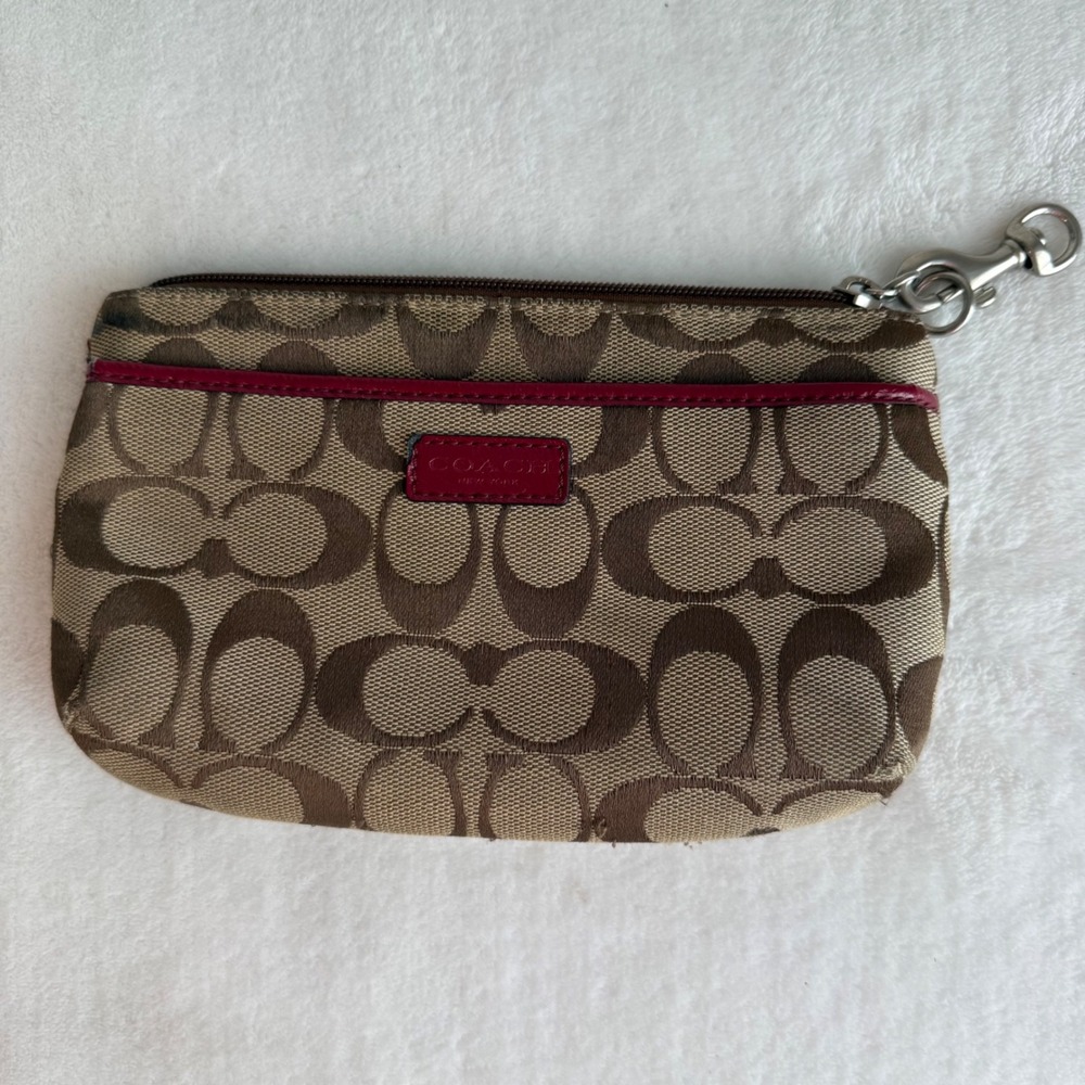 Coach Zip‎ Wristlett Pouch Flaws See Pictures